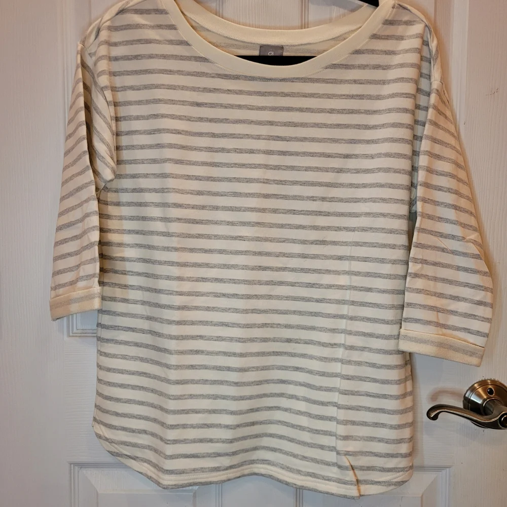GAP Fit Cream and Gray Striped 3/4 Sleeve Sz Medium - Picture 2 of 9